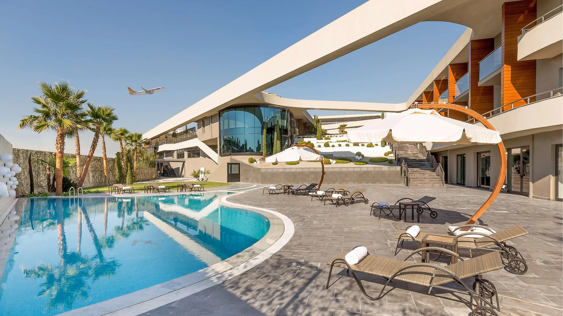 Doubletree By Hilton Izmir Airport Hotel