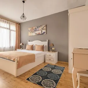 Апарт-отель Old Town Deluxe Flats